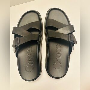 LIKE NEW Women’s Black CHACO arch support Leather Townes slide sandals. 
Size 11